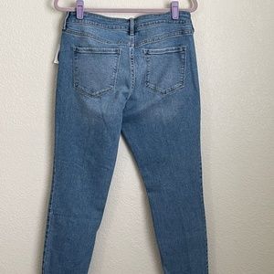 Old Navy Rockstar Size 12 super cute Front Yolk
